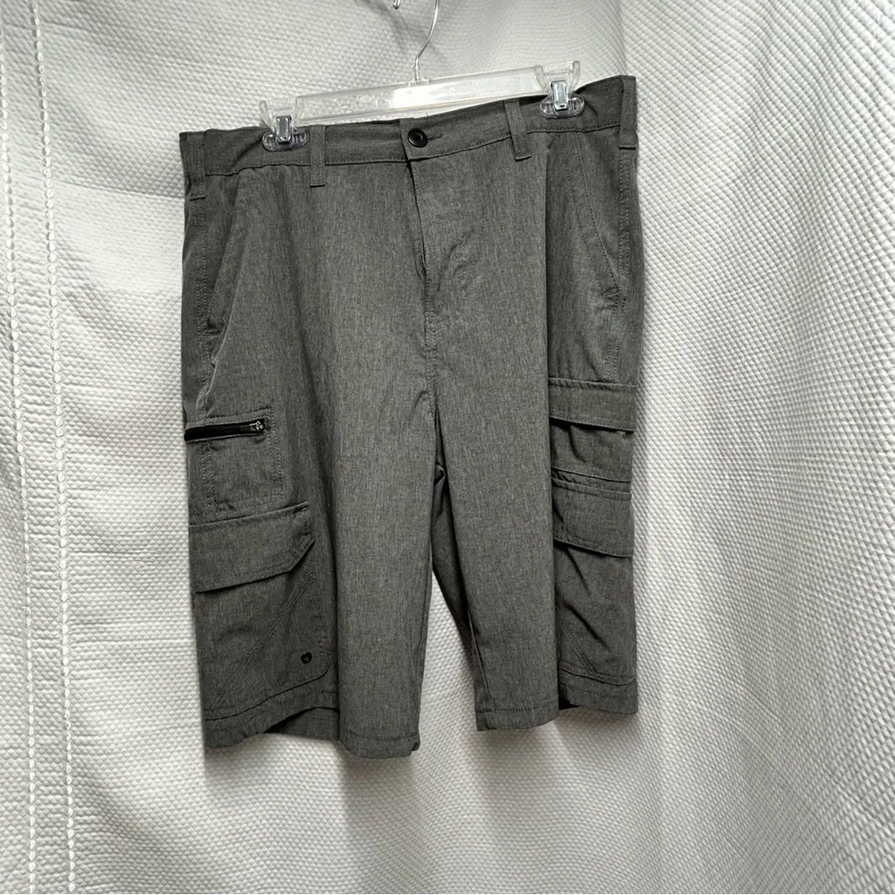 IRON CO. Dark Gray Cargo Shorts with‎ Knee-Length Design size 32